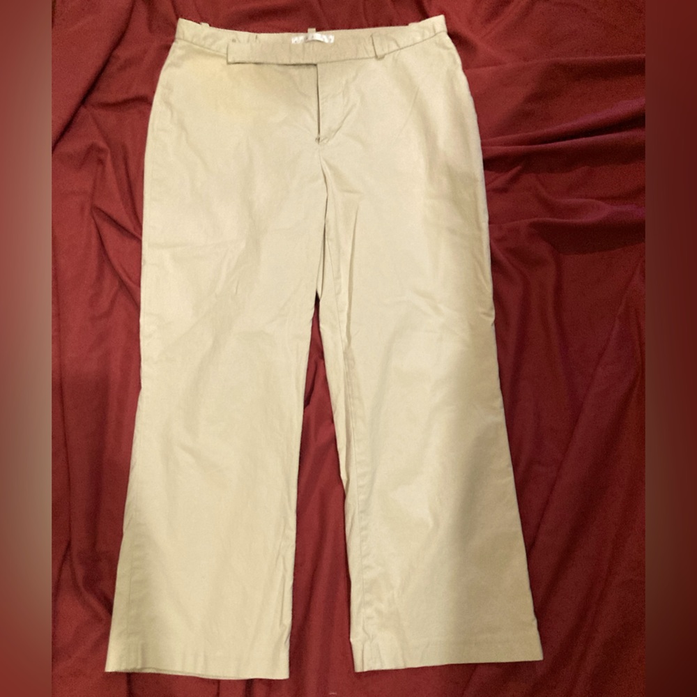 Old Navy khaki cropped pants. Women’s size 6.